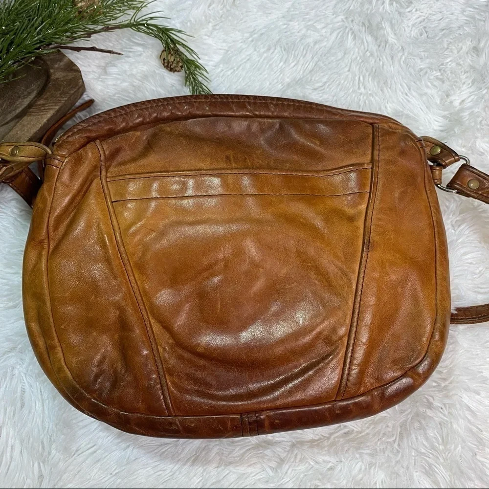 Vintage 80s cognac tan distressed leather circular concealed carry shoulder bag